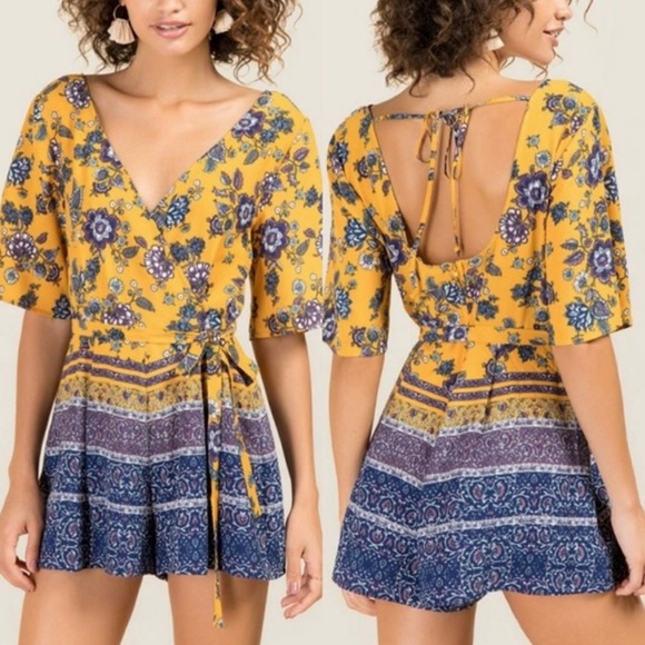 Francesca’s Floral Romper - Picture 1 of 6